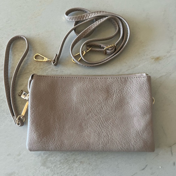 Tan versatile vegan leather crossbody/clutch - Picture 2 of 6